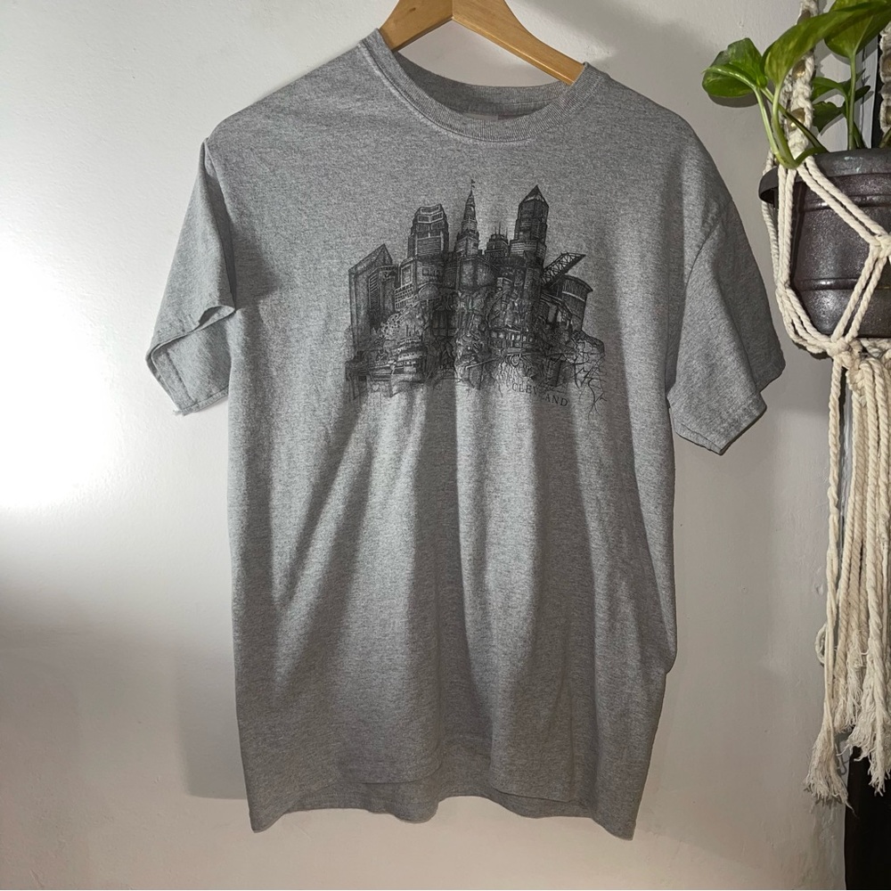 Cleveland OHIO baseball Gildan Heather Gray Cityscape Tee